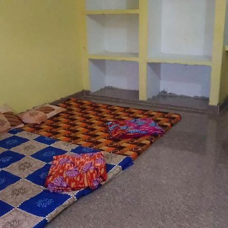 Gopal Sadan-2 Apartment วรินดาวัน ภายนอก รูปภาพ